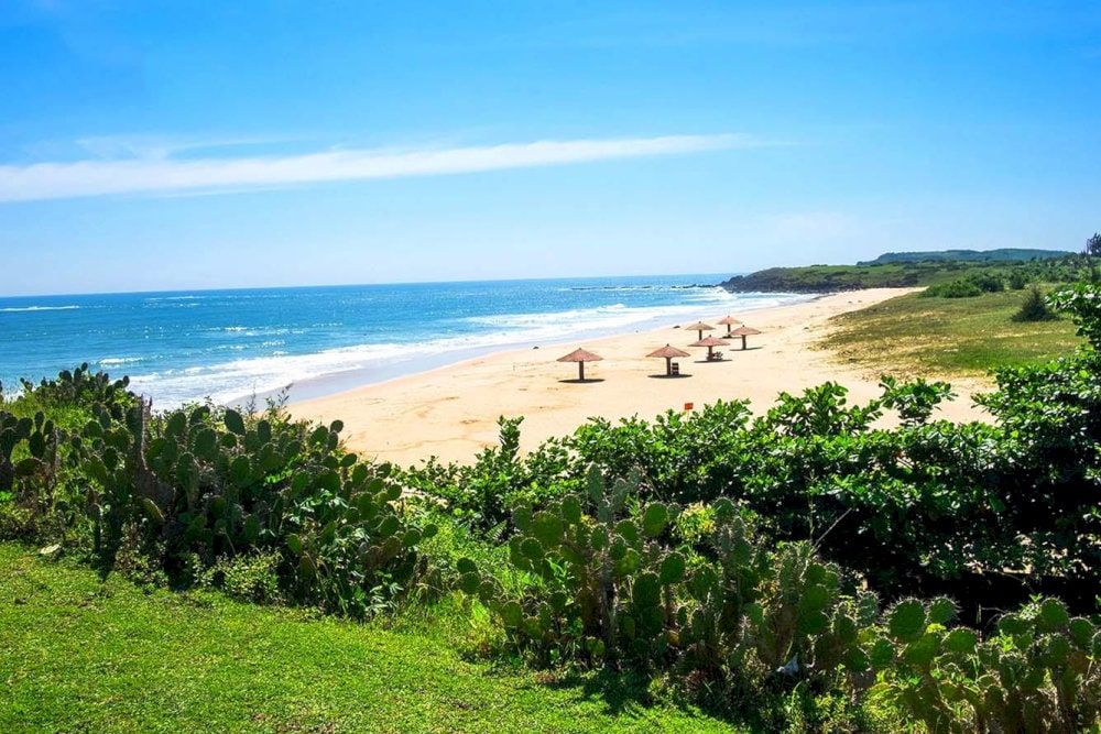 Bai Xep Beach offers a strikingly cinematic setting, ideal for photography and daydreams alike